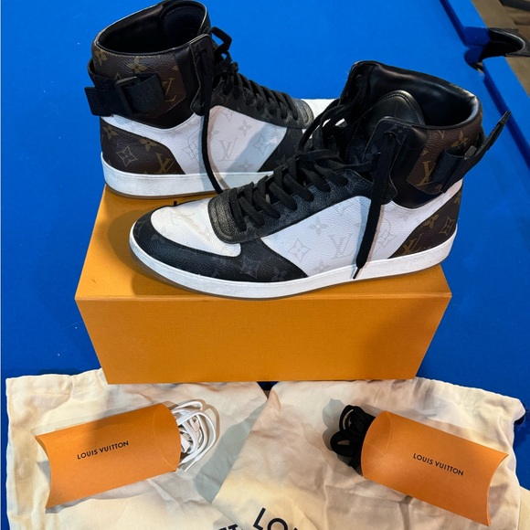 Men’s Louis Vuitton Rivoli Tricolor leather Monogram High Top Sneakers size 11.5 - Picture 1 of 4